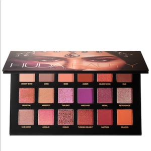 Huda Desert Dusk Palette
